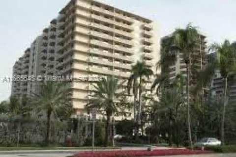 Condominio en venta en Bal Harbour, Florida, 2 dormitorios, 93.65 m2 № 1378656 - foto 28