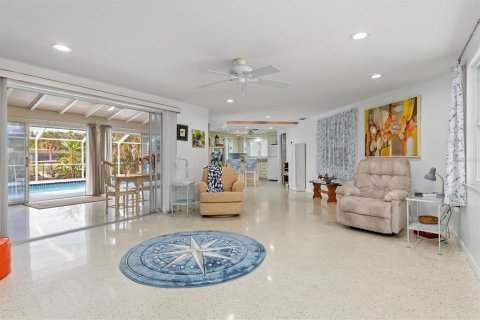 Купить виллу или дом в Порт-Шарлотт, Флорида 9 комнат, 157.75м2, № 879193 - фото 4