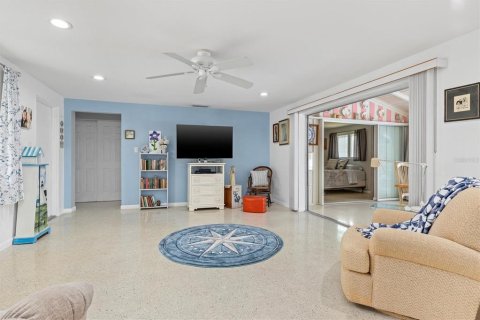 Купить виллу или дом в Порт-Шарлотт, Флорида 9 комнат, 157.75м2, № 879193 - фото 5