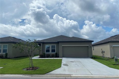 House in Lakeland, Florida 3 bedrooms, 130.81 sq.m. № 1382847 - photo 1