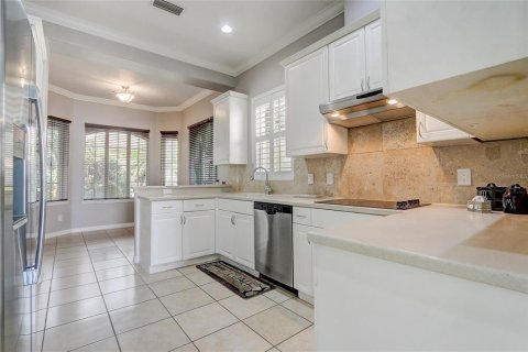 House in Orlando, Florida 6 bedrooms, 421.4 sq.m. № 1382846 - photo 16