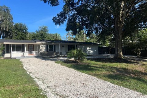 House in Fruitland Park, Florida 3 bedrooms, 148.64 sq.m. № 1342801 - photo 1