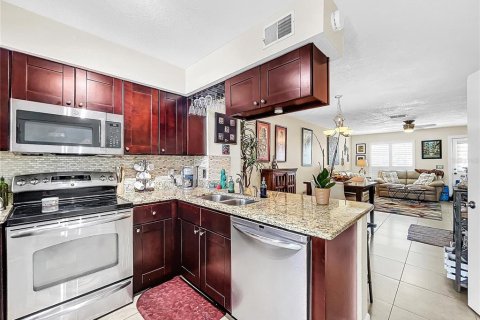 Copropriété à vendre à Tampa, Floride: 2 chambres, 105.91 m2 № 1342759 - photo 9