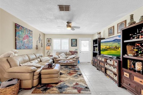 Copropriété à vendre à Tampa, Floride: 2 chambres, 105.91 m2 № 1342759 - photo 6