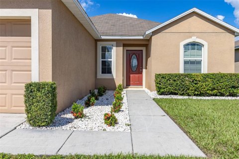 House in Winter Haven, Florida 3 bedrooms, 147.16 sq.m. № 1342800 - photo 3