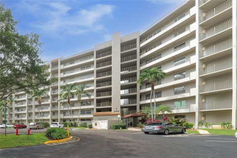 Condominio en venta en Lauderhill, Florida, 2 dormitorios, 117.06 m2 № 1183643 - foto 2