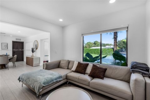 Casa en venta en Biscayne Park, Florida, 4 dormitorios, 190.82 m2 № 1310912 - foto 21