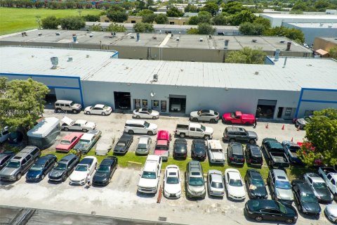 Propiedad comercial en venta en Miami, Florida № 1310910 - foto 19