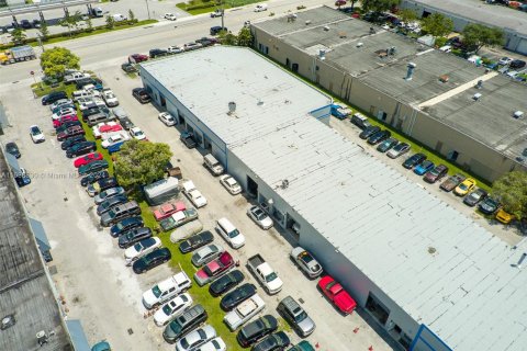 Propiedad comercial en venta en Miami, Florida № 1310910 - foto 1