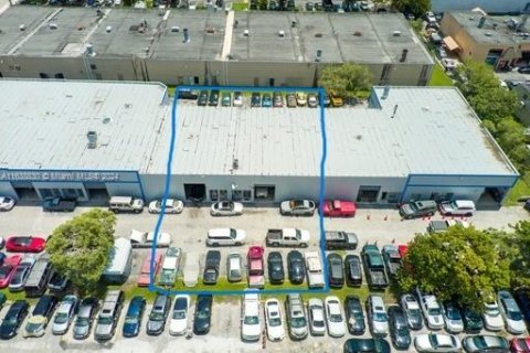 Propiedad comercial en venta en Miami, Florida № 1310910 - foto 18