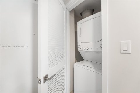 Condo in Miami, Florida, 1 bedroom  № 1310958 - photo 8