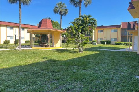 Condominio en venta en Lauderhill, Florida, 2 dormitorios, 98.48 m2 № 313420 - foto 5