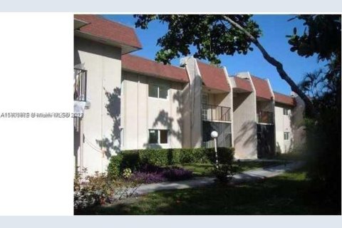 Condominio en venta en Lauderhill, Florida, 2 dormitorios, 98.48 m2 № 313420 - foto 1