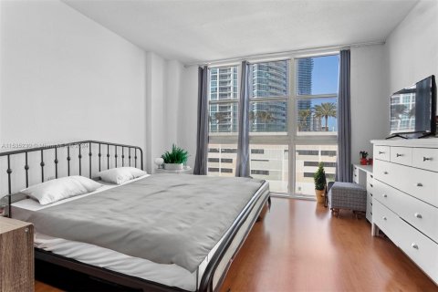 Condo in Miami, Florida, 1 bedroom  № 1269345 - photo 7