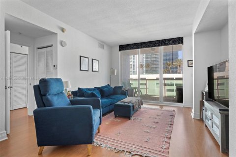 Condo in Miami, Florida, 1 bedroom  № 1269345 - photo 3