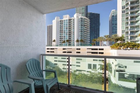 Condo in Miami, Florida, 1 bedroom  № 1269345 - photo 2