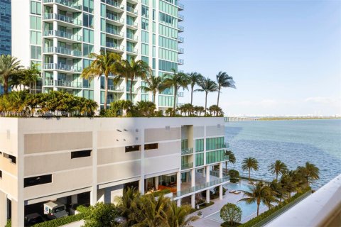 Condo in Miami, Florida, 1 bedroom  № 1269345 - photo 1