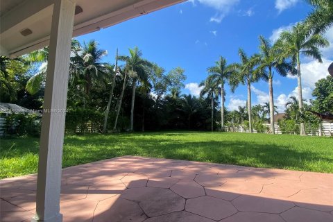 Villa ou maison à vendre à Miami, Floride: 4 chambres, 200.02 m2 № 1077652 - photo 7