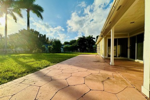 Villa ou maison à vendre à Miami, Floride: 4 chambres, 200.02 m2 № 1077652 - photo 8
