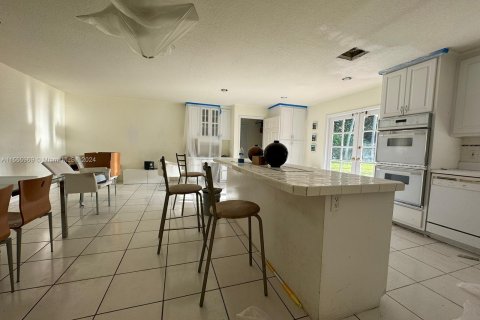 Villa ou maison à vendre à Miami, Floride: 4 chambres, 200.02 m2 № 1077652 - photo 4