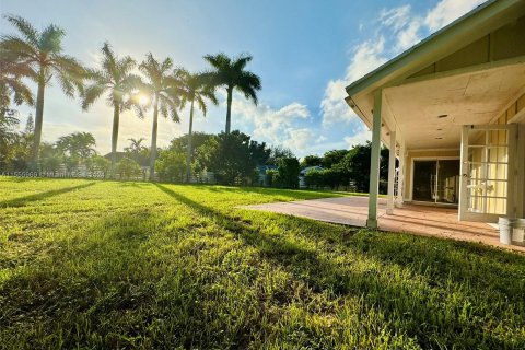 Villa ou maison à vendre à Miami, Floride: 4 chambres, 200.02 m2 № 1077652 - photo 6