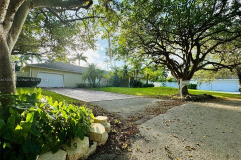 Villa ou maison à vendre à Miami, Floride: 4 chambres, 200.02 m2 № 1077652 - photo 3