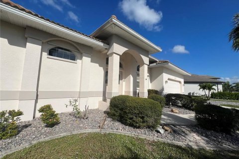 Villa ou maison à louer à Punta Gorda, Floride: 3 chambres, 170.57 m2 № 910373 - photo 4