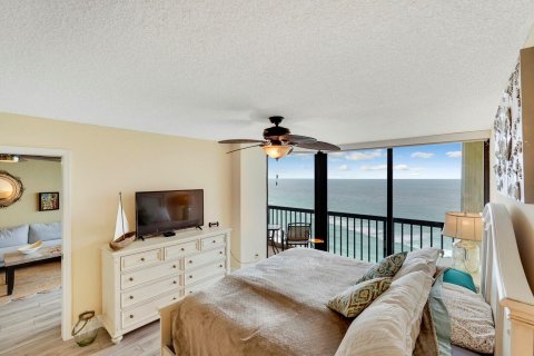 Condo in Jensen Beach, Florida, 2 bedrooms  № 954574 - photo 18