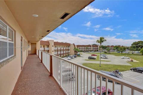 Copropriété à vendre à Sunrise, Floride: 2 chambres, 78.97 m2 № 1127561 - photo 29