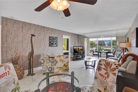 Condominio en venta en Sunrise, Florida, 2 dormitorios, 78.97 m2 № 1127561 - foto 1