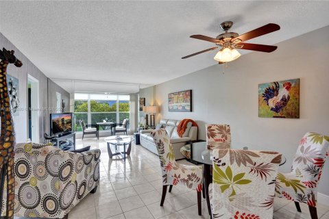 Copropriété à vendre à Sunrise, Floride: 2 chambres, 78.97 m2 № 1127561 - photo 2