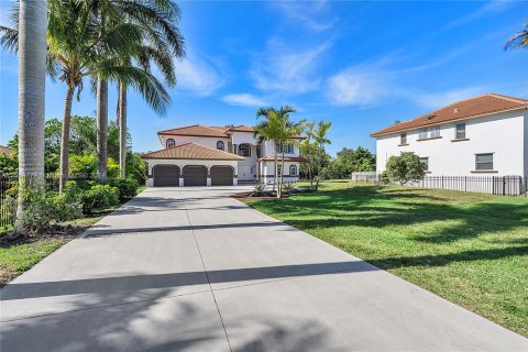 House in Plantation, Florida 6 bedrooms, 571.81 sq.m. № 1127560 - photo 4