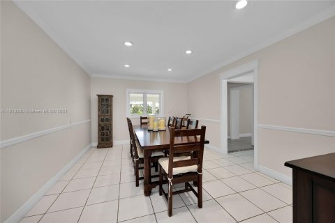 Villa ou maison à vendre à Pinecrest, Floride: 7 chambres, 501.77 m2 № 1234058 - photo 9