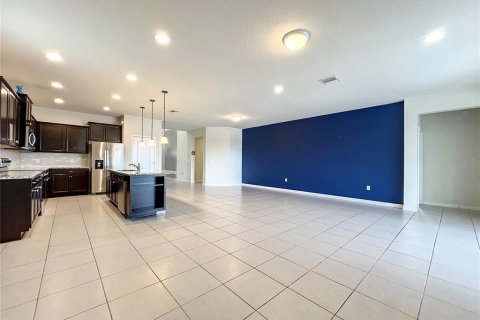 Casa en venta en Kissimmee, Florida, 8 dormitorios, 375.42 m2 № 879060 - foto 10
