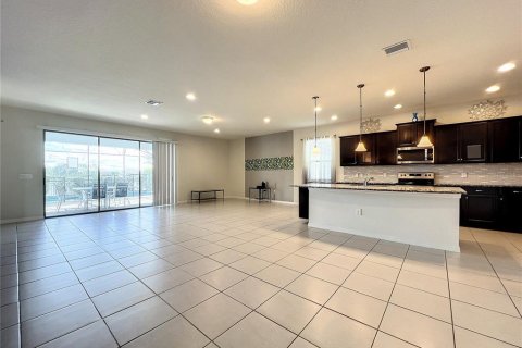 Casa en venta en Kissimmee, Florida, 8 dormitorios, 375.42 m2 № 879060 - foto 3