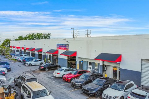 Propiedad comercial en venta en Miami, Florida № 1330492 - foto 20