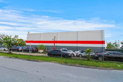 Propiedad comercial en venta en Miami, Florida № 1330492 - foto 19