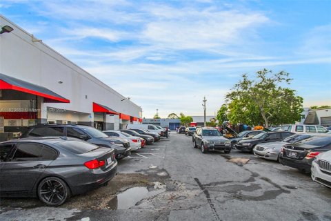 Propiedad comercial en venta en Miami, Florida № 1330492 - foto 15