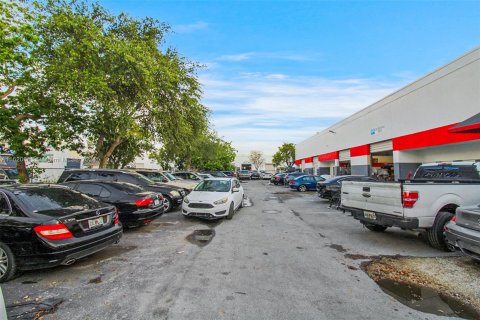 Propiedad comercial en venta en Miami, Florida № 1330492 - foto 16