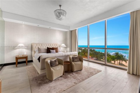 Condominio en venta en Sunny Isles Beach, Florida, 3 dormitorios, 428.19 m2 № 981263 - foto 9
