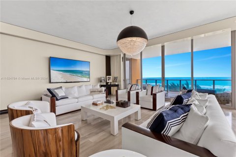 Condominio en venta en Sunny Isles Beach, Florida, 3 dormitorios, 428.19 m2 № 981263 - foto 5