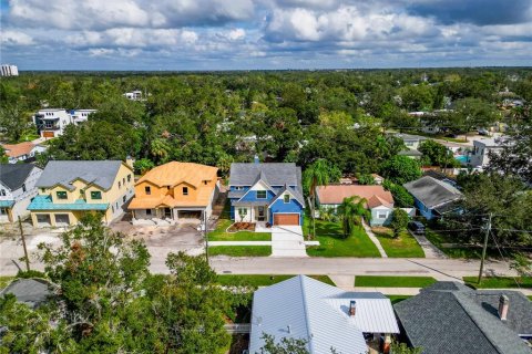 House in Tampa, Florida 5 bedrooms, 291.16 sq.m. № 1432825 - photo 29