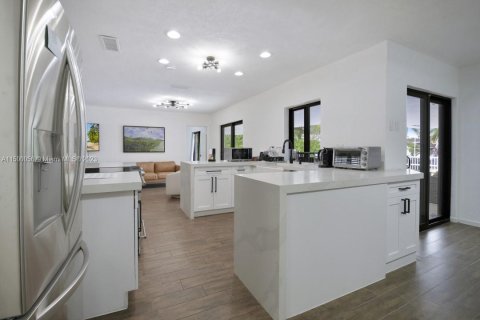 Villa ou maison à vendre à North Miami Beach, Floride: 4 chambres № 886278 - photo 12