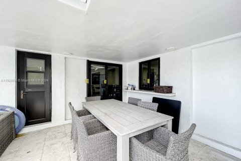 Villa ou maison à vendre à North Miami Beach, Floride: 4 chambres № 886278 - photo 28