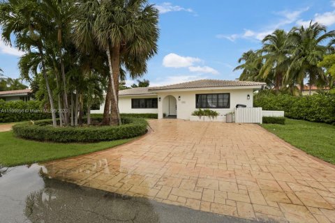 Villa ou maison à vendre à North Miami Beach, Floride: 4 chambres № 886278 - photo 2