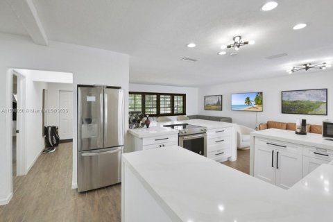 Villa ou maison à vendre à North Miami Beach, Floride: 4 chambres № 886278 - photo 13
