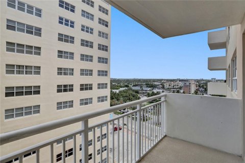 Condo in Pompano Beach, Florida, 2 bedrooms  № 1174186 - photo 10