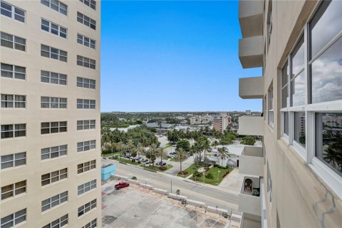 Condo in Pompano Beach, Florida, 2 bedrooms  № 1174186 - photo 9