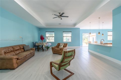 Casa en venta en Naples, Florida, 5 dormitorios, 290.6 m2 № 1006842 - foto 11