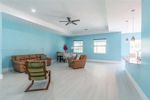 Casa en venta en Naples, Florida, 5 dormitorios, 290.6 m2 № 1006842 - foto 17